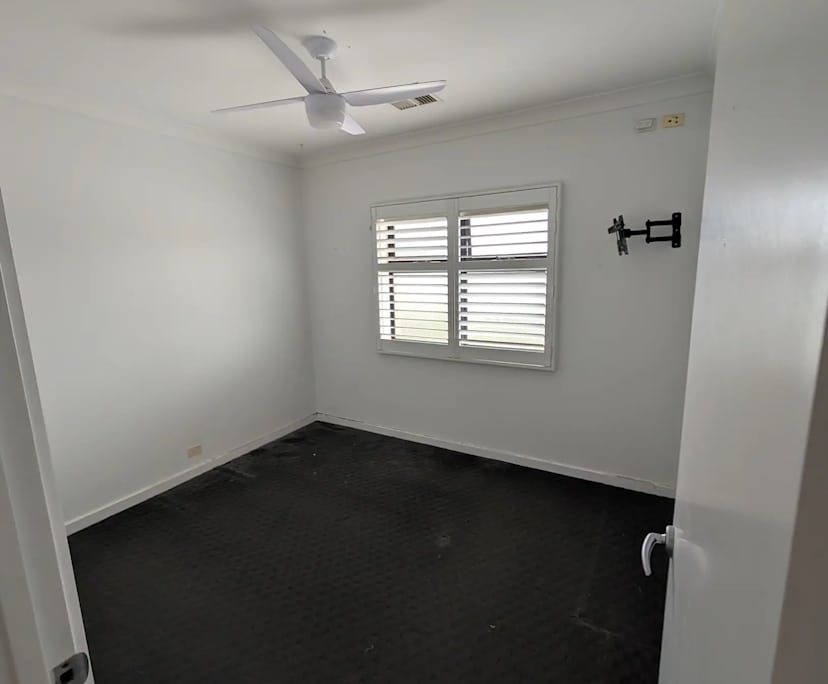 Unfurnished room with own bathroom