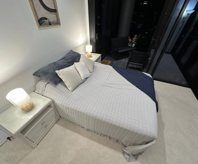 $1,250, Whole-property, 2 bathrooms, Main Beach QLD 4217