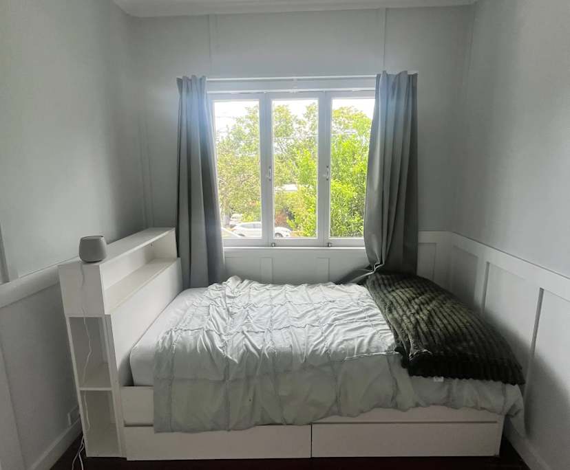 Room in a share house