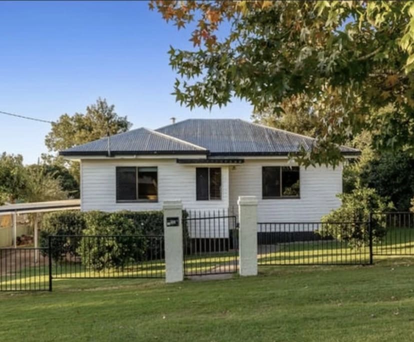 $240, Share-house, 3 bathrooms, Harlaxton QLD 4350