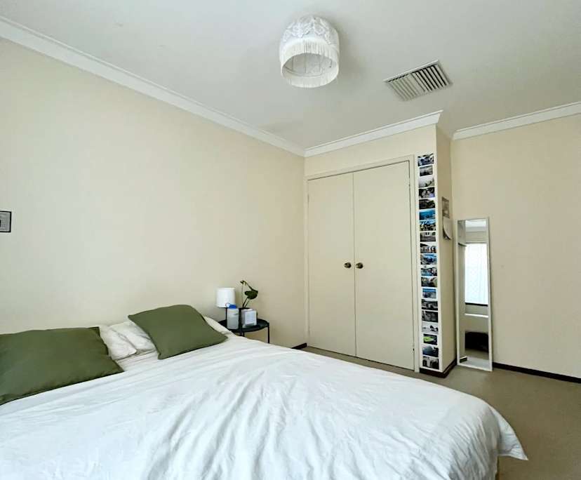 Room in a share house