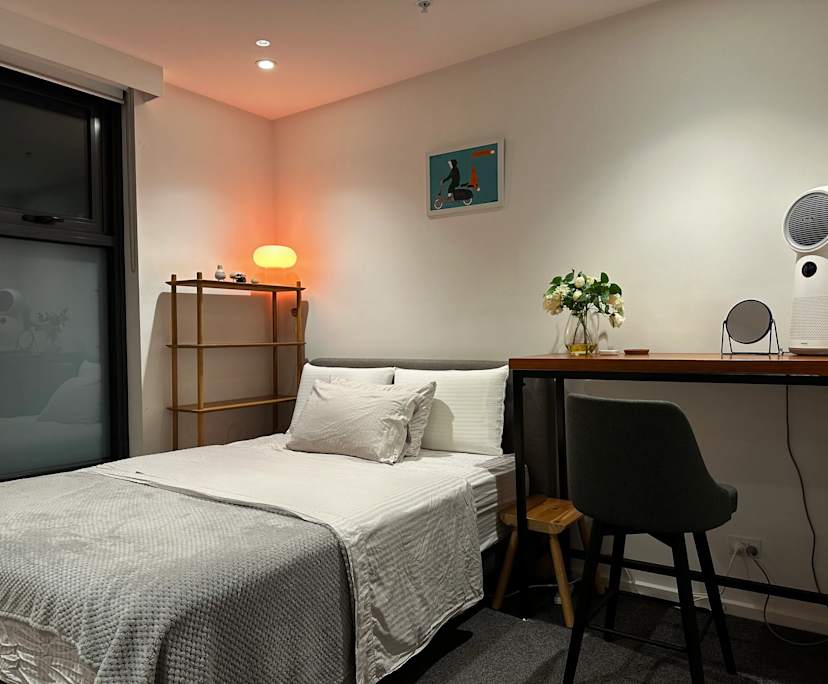 Furnished room in a flatshare