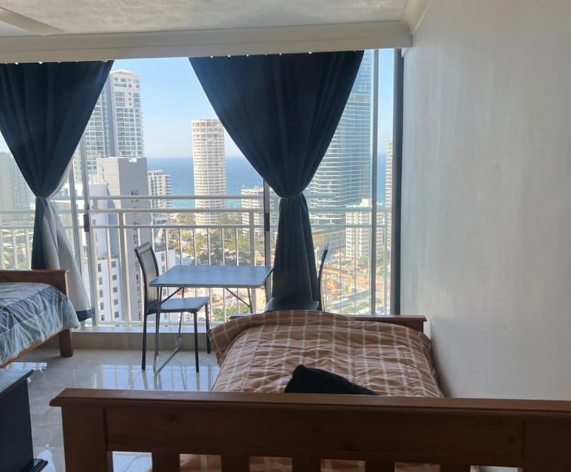 $250, Flatshare, 3 bathrooms, Surfers Paradise QLD 4217