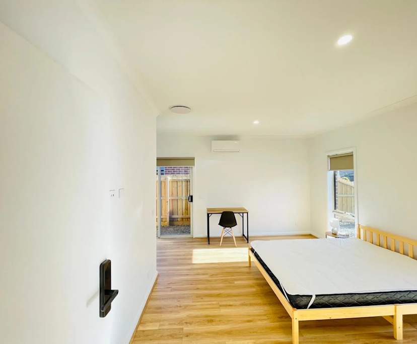 $325, Share-house, 4 bathrooms, Cranbourne West VIC 3977