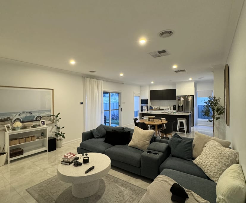 $300, Share-house, 3 bathrooms, Lloyd NSW 2650