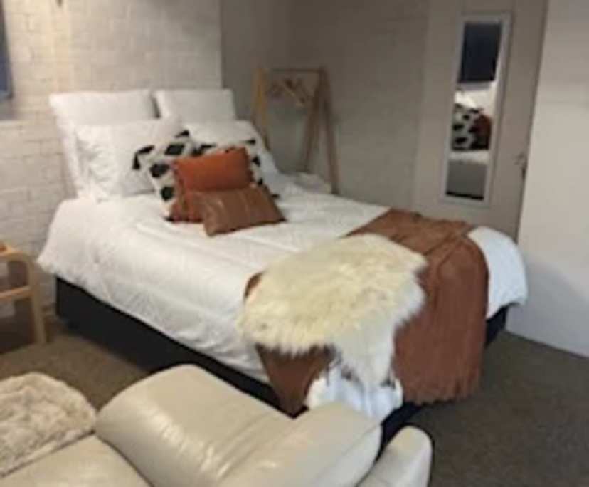 $375, Student-accommodation, 1 bathroom, Macquarie Hills NSW 2285