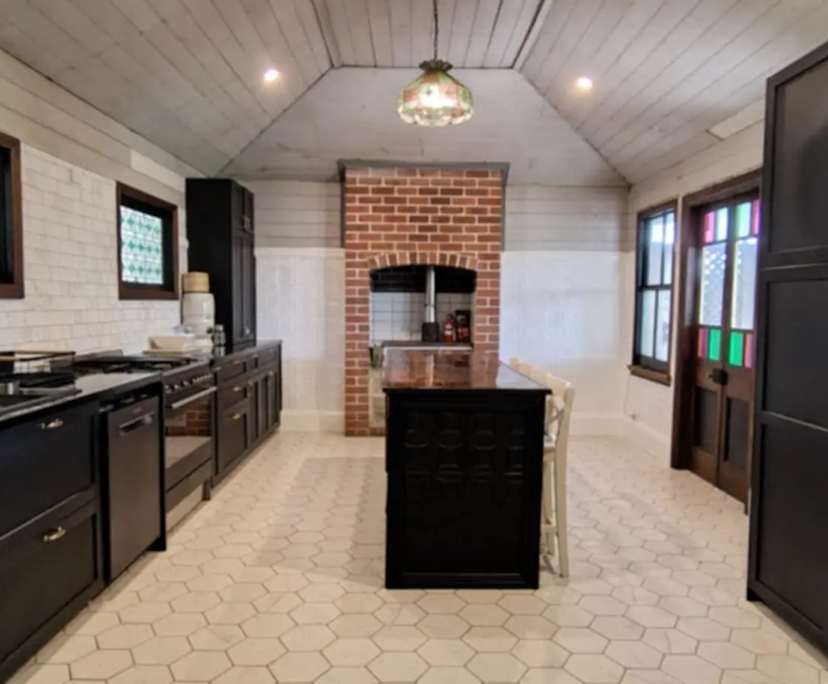 Room in a share house