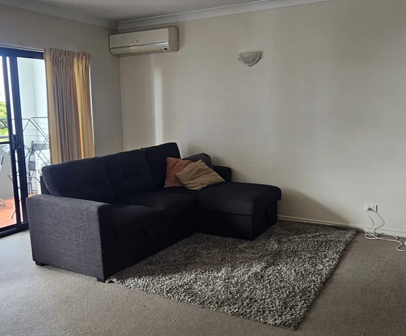 $350, Flatshare, 2 bathrooms, Spring Hill QLD 4000