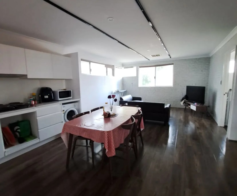 Furnished room in a flatshare