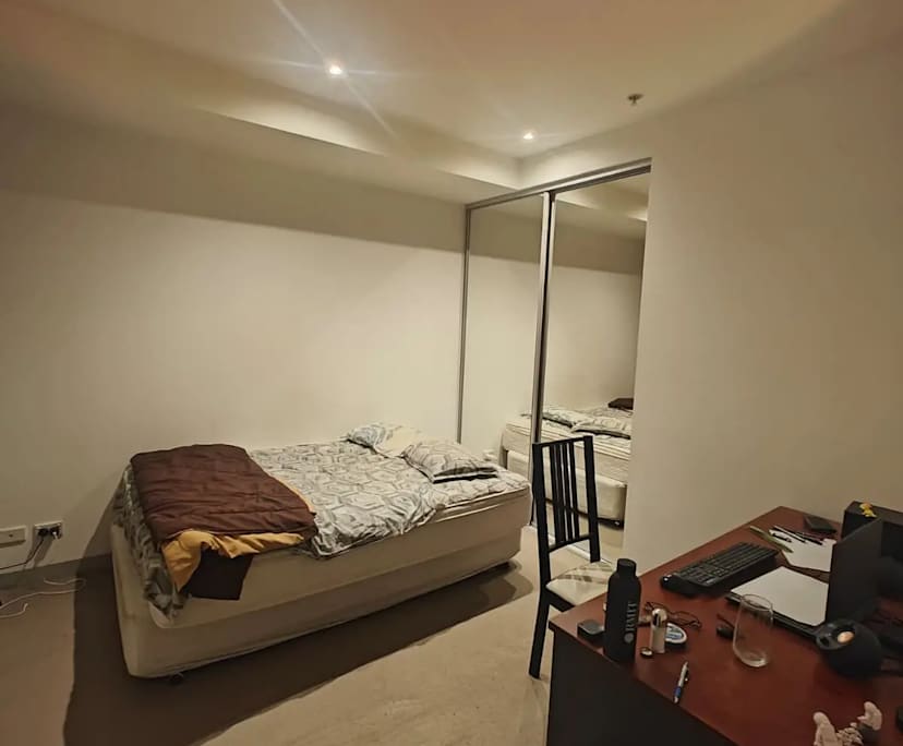 Furnished room in a flatshare