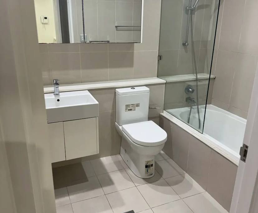 Furnished room with ensuite in a flatshare