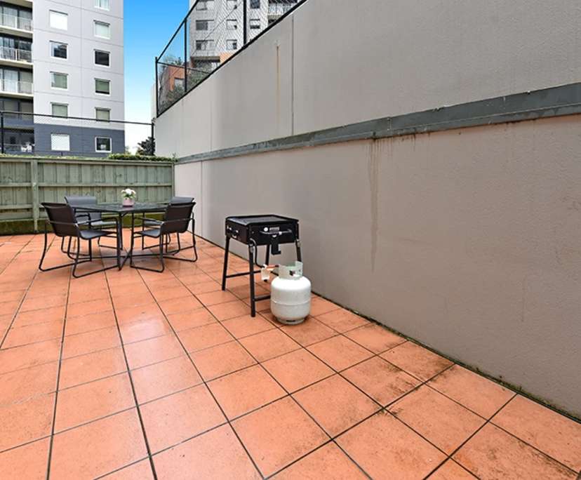 $960, Whole-property, 2 bathrooms, Melbourne VIC 3000