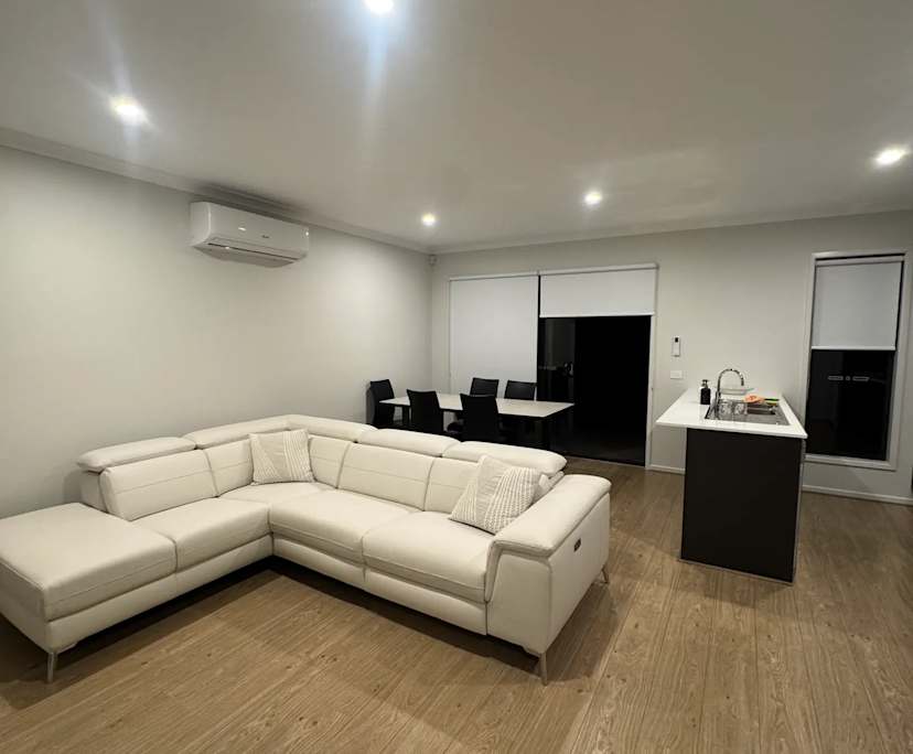 $200, Share-house, 3 bathrooms, Clyde North VIC 3978