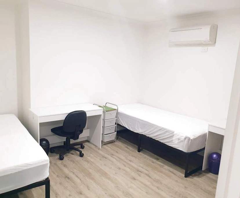 Furnished room in a flatshare