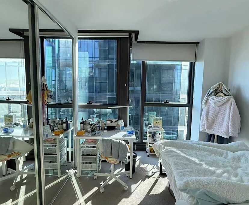 Furnished room in a flatshare