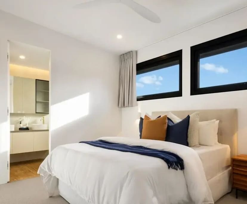 $450, Share-house, 4 bathrooms, Burleigh Heads QLD 4220