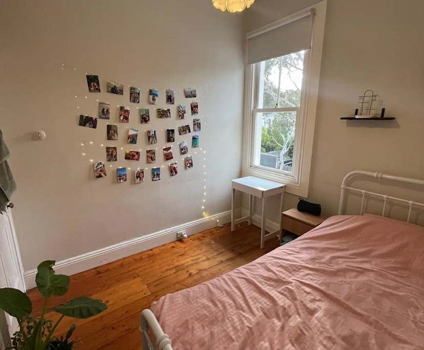 Room in a share house