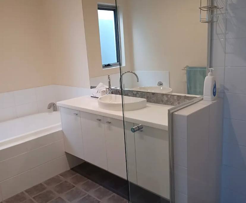 $300, Homestay, 4 bathrooms, Wannanup WA 6210