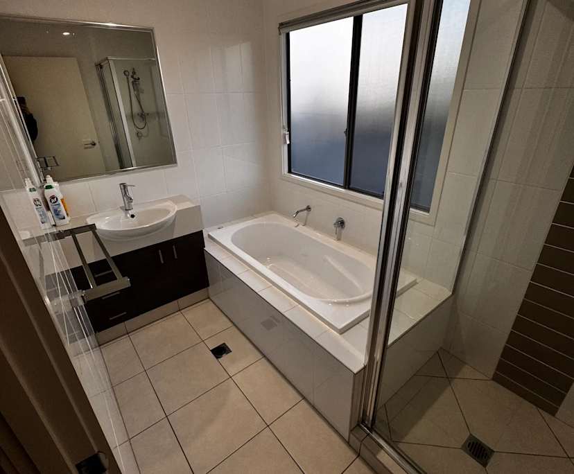 $275, Homestay, 3 bathrooms, Rochedale QLD 4123