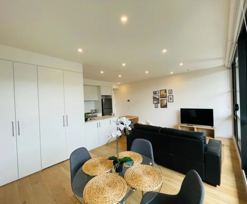 $950, Whole-property, 2 bathrooms, St Kilda VIC 3182