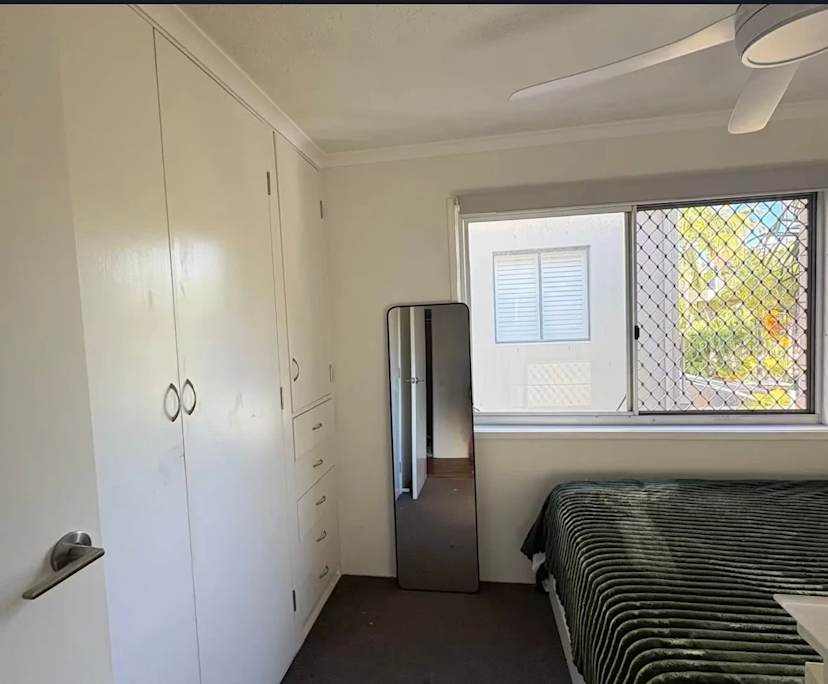 $350, Flatshare, 2 bathrooms, Broadbeach QLD 4218