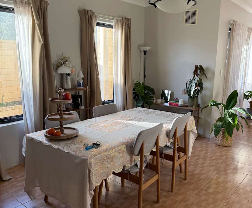 Room in a share house