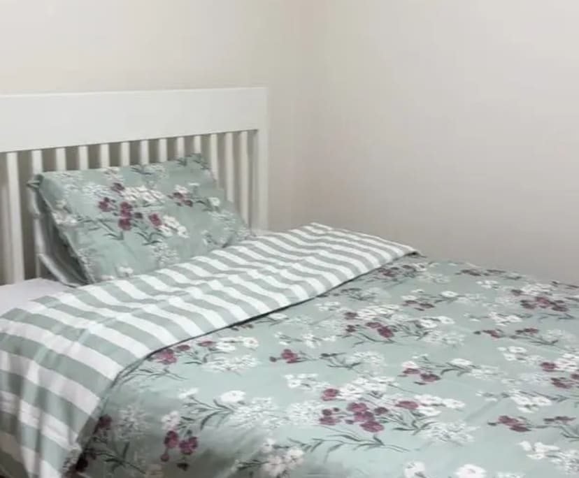 Furnished room in a flatshare