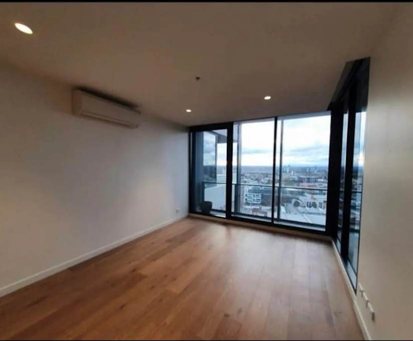 $580, 1-bed, 1 bathroom, West Melbourne VIC 3003