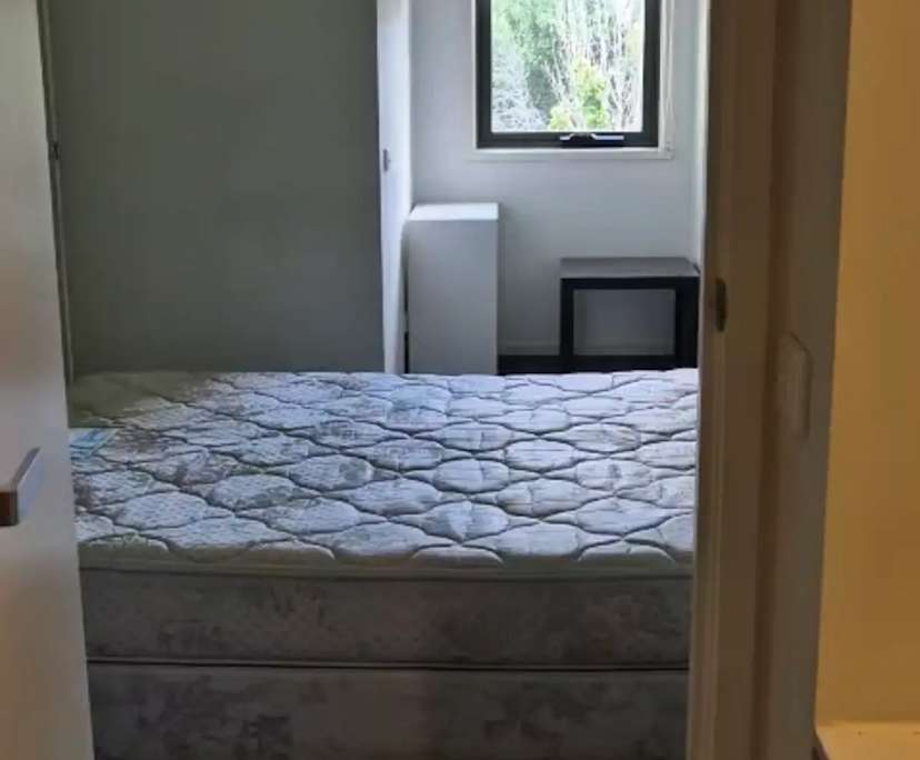 Furnished room with ensuite in a flatshare