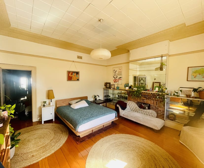 Furnished room in a flatshare