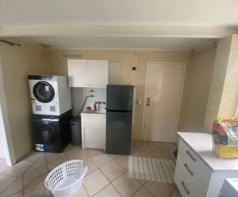 $500, Whole-property, 1 bathroom, Wynnum West QLD 4178