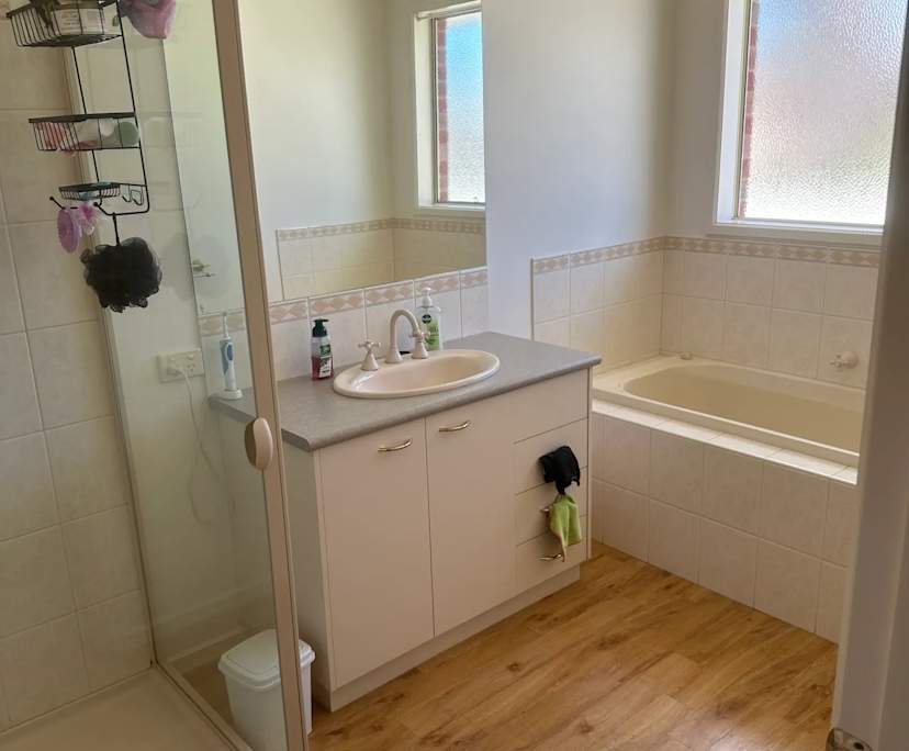 Room in a share house