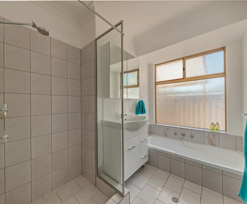 4 Rooms for Rent in Heathridge, Perth 170240, Fu...