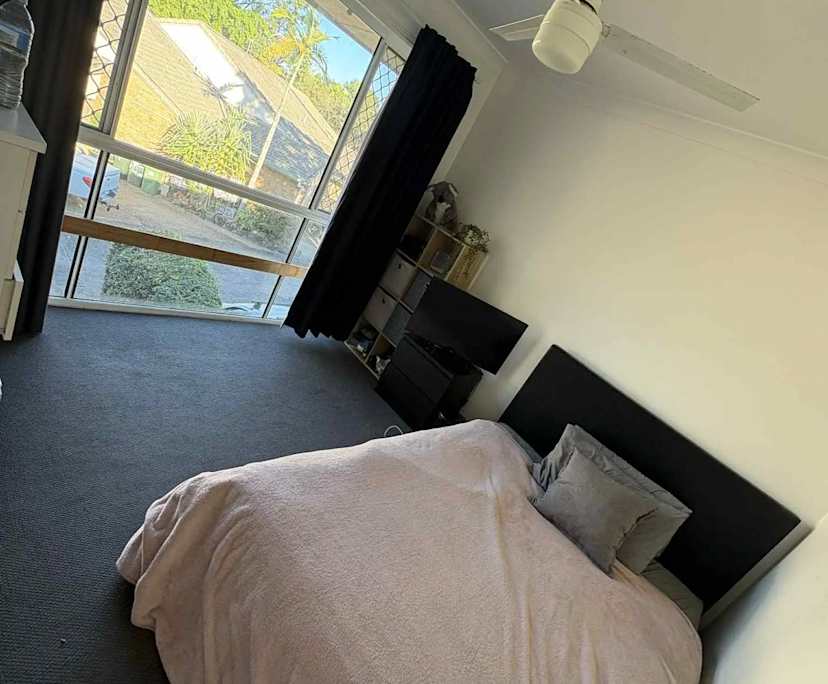 Furnished room in a share house