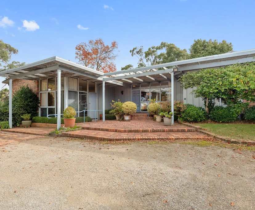 Unfurnished room in a flatshare