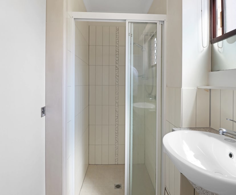 Room for Rent in Macgregor, Brisbane 390, Furnish...