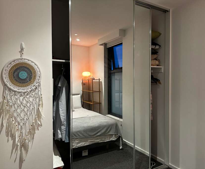 Furnished room in a flatshare