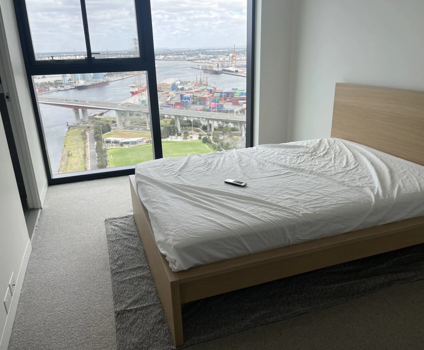 Furnished room with ensuite in a flatshare