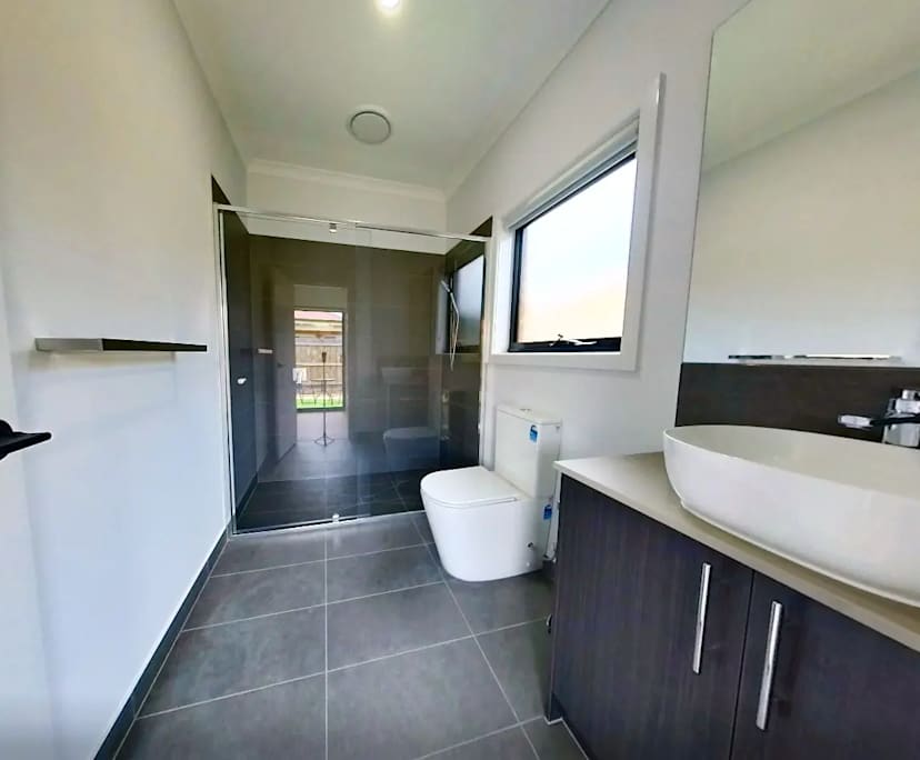 $350, Share-house, 9 rooms, Saint Albans VIC 3021, Saint Albans VIC 3021