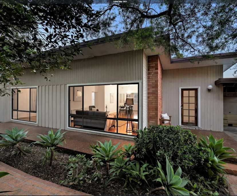 Whole property with 3 rooms for rent
