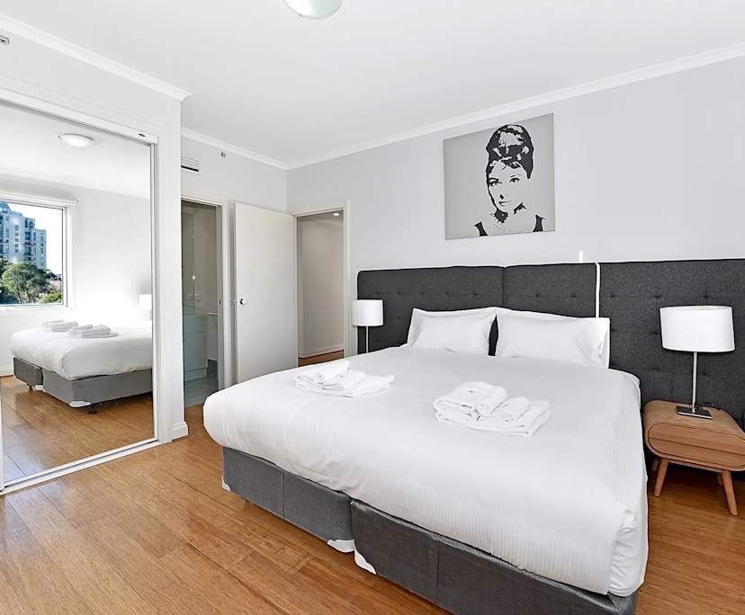 $1,425, Whole-property, 3 bathrooms, Melbourne VIC 3000