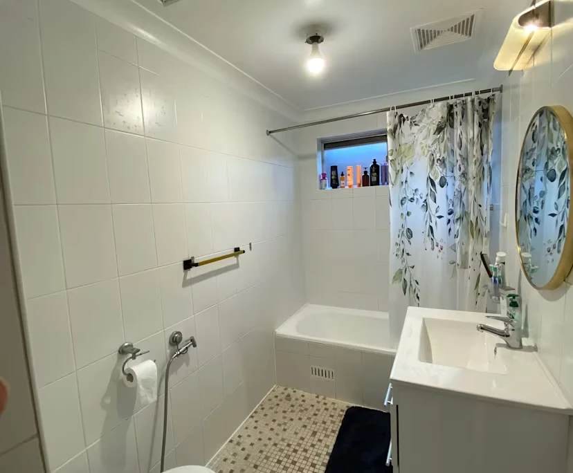 Unfurnished room in a flatshare