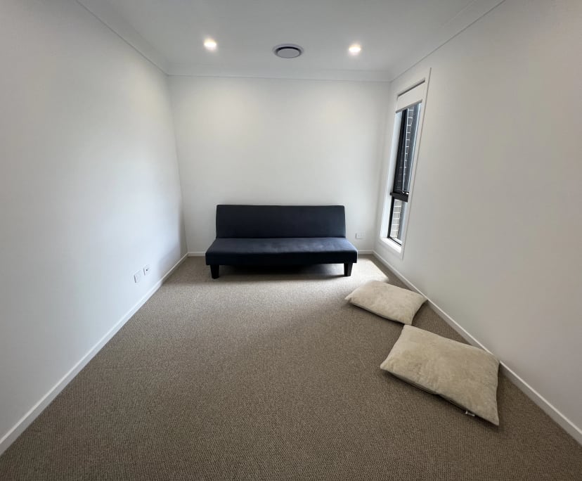 $210, Homestay, 3 bathrooms, Jordan Springs NSW 2747