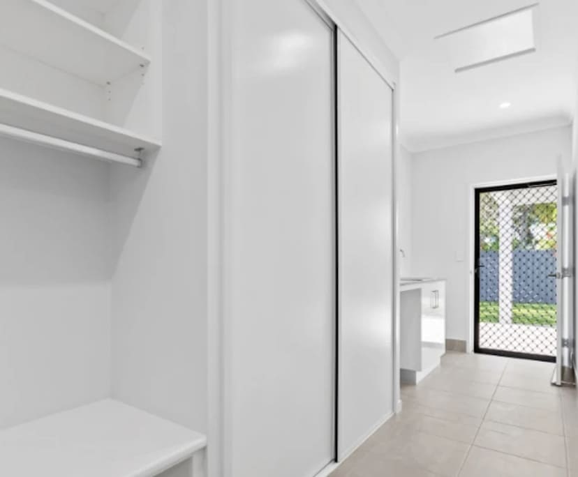 $330, Share-house, 3 bathrooms, Manoora QLD 4870