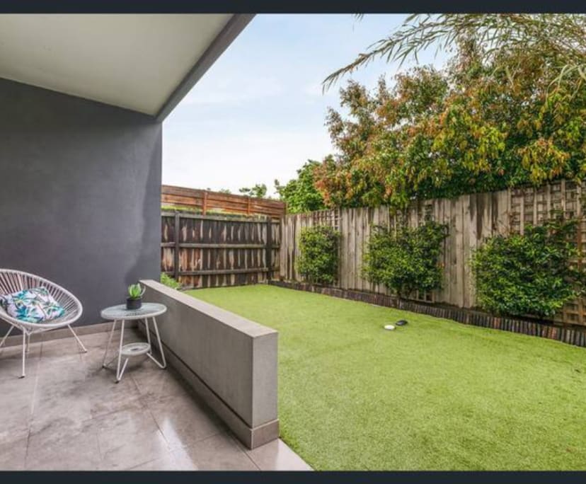 Room for Rent in Thornbury, Melbourne 300, Furnis...