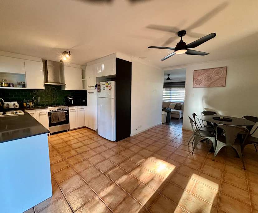 $350, Share-house, 4 bathrooms, Alexander Heights WA 6064