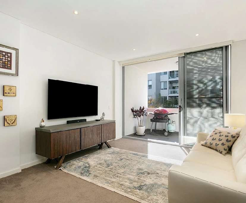 Unfurnished room with own bathroom