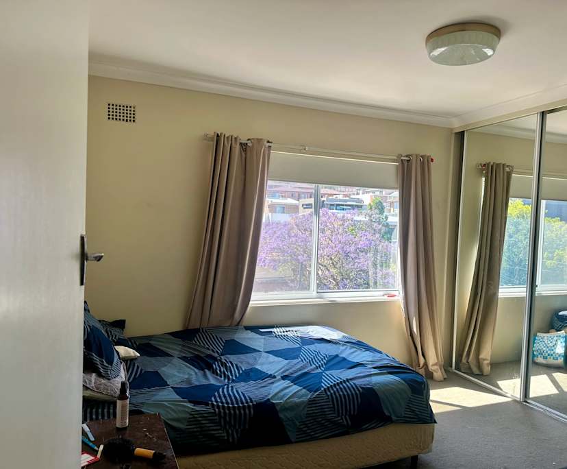 Furnished room in a flatshare