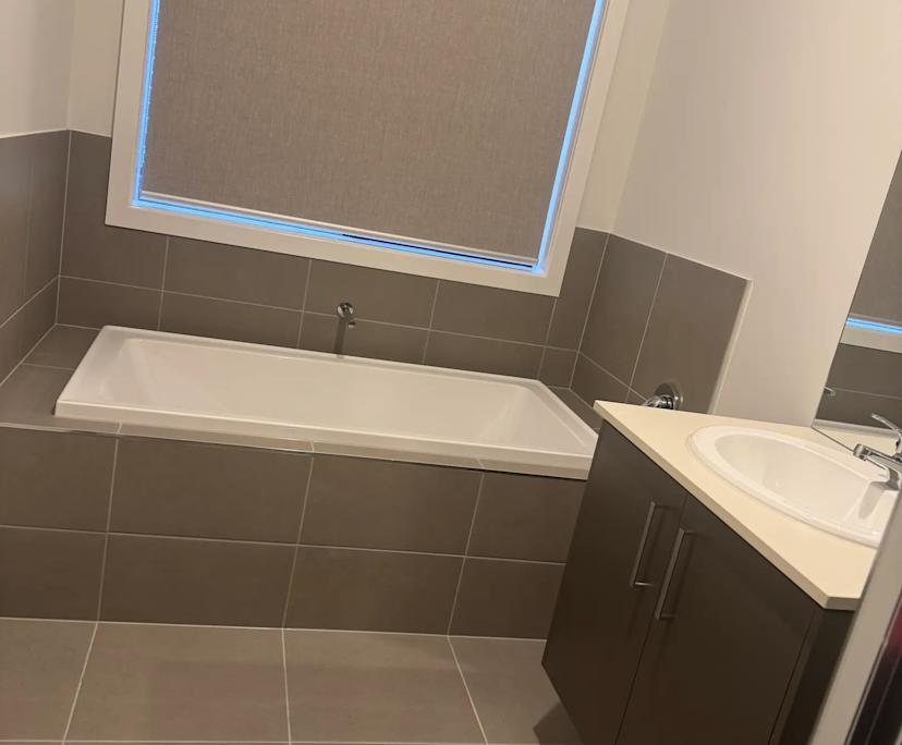 $250, Share-house, 4 bathrooms, Clyde North VIC 3978