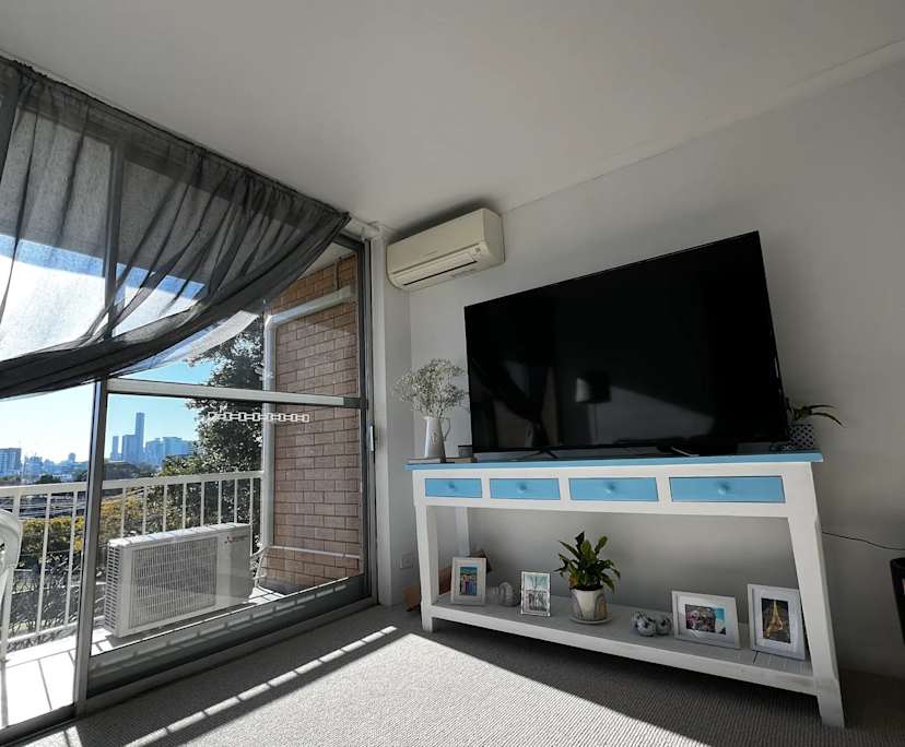 Unfurnished room in a flatshare